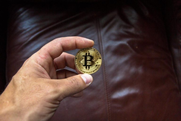 Crypto monnaie (dossier complet) : avantages, inconvénients, risques