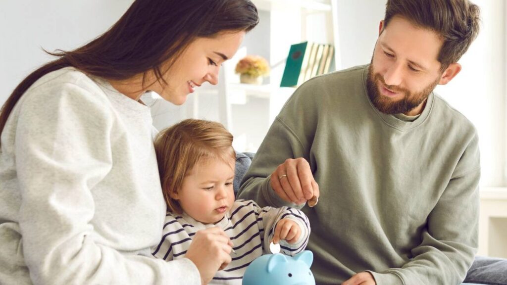 Ouvrir un compte pour bébé : quelles sont les meilleures options pour commencer l&#8217;épargne de votre enfant ?