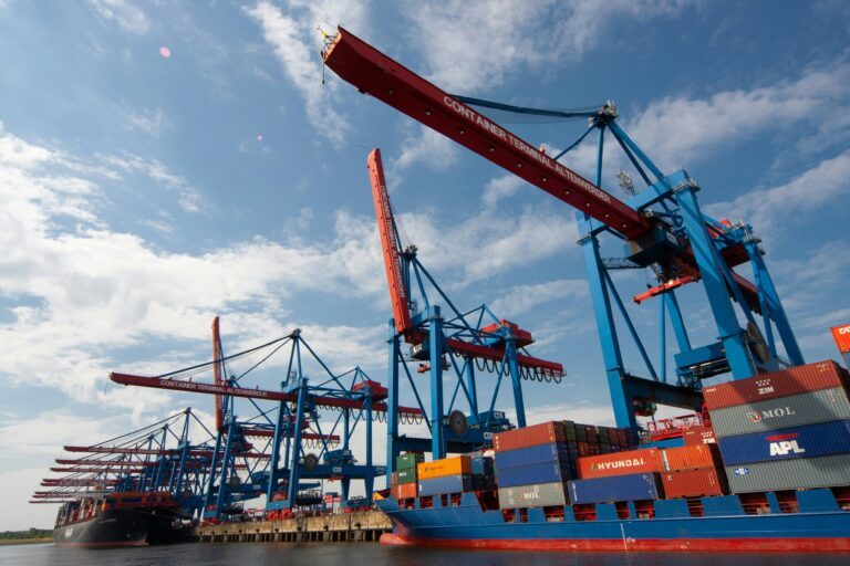 découvrez les dernières tendances du marché avec trade, la plateforme de trading révolutionnaire pour les traders débutants et expérimentés.