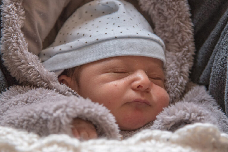 pourquoi-mon-bebe-bouge-t-il-autant-pendant-son-sommeil