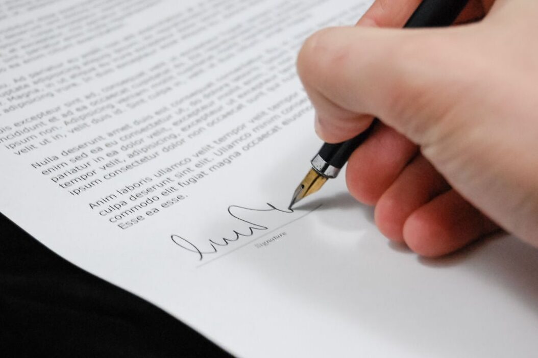 comment-gerer-efficacement-le-risque-de-signature-dans-vos-transactions-commerciales