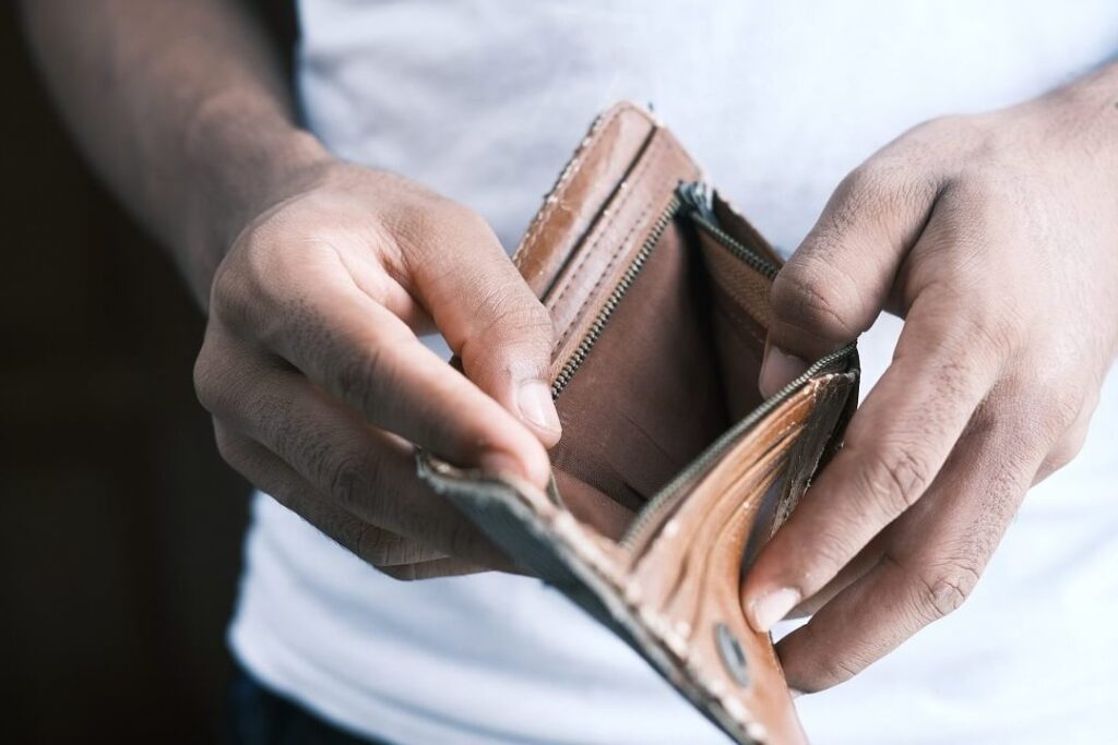 Auto-entrepreneur et surendettement: comment monter un dossier de recours efficace ?