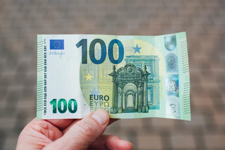 comment-le-nouveau-billet-de-10-euros-va-impacter-les-entreprises-locales