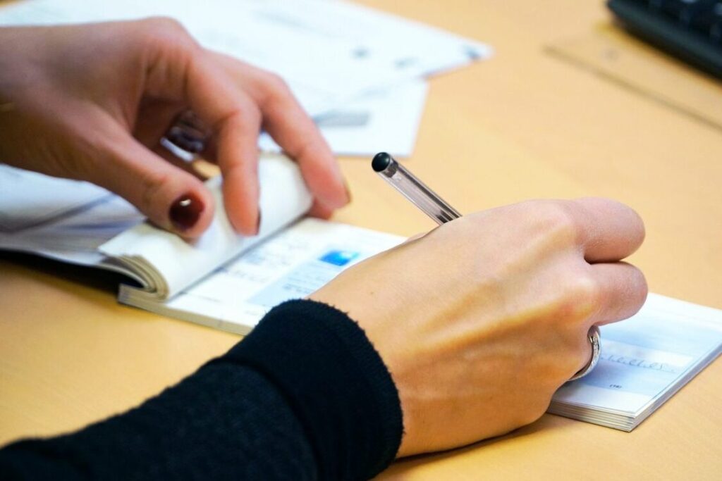 Comment sécuriser votre achat de voiture avec un chèque de banque?