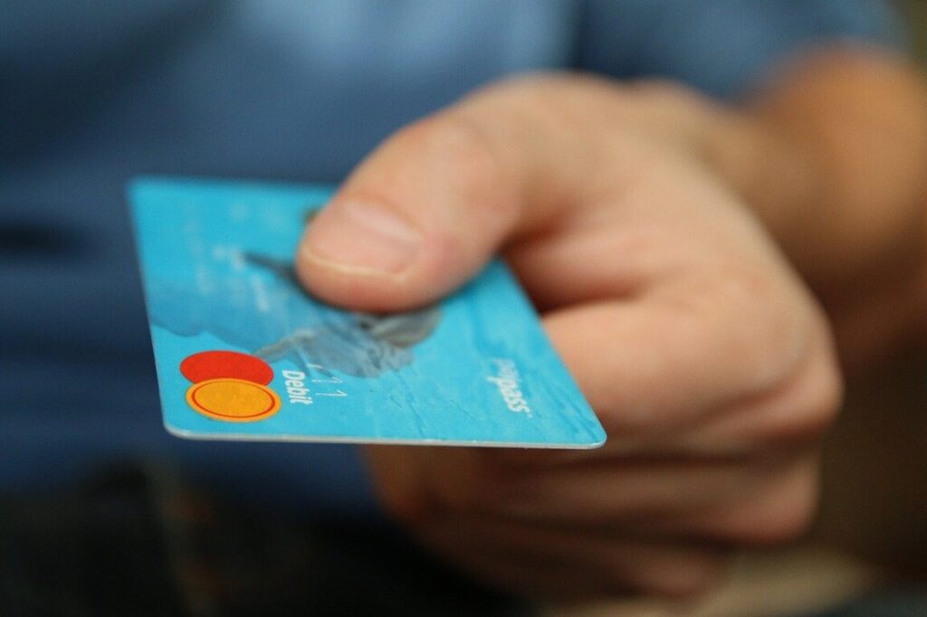 Payer un billet d’avion avec une carte bancaire tierce: est-ce possible et comment faire ?