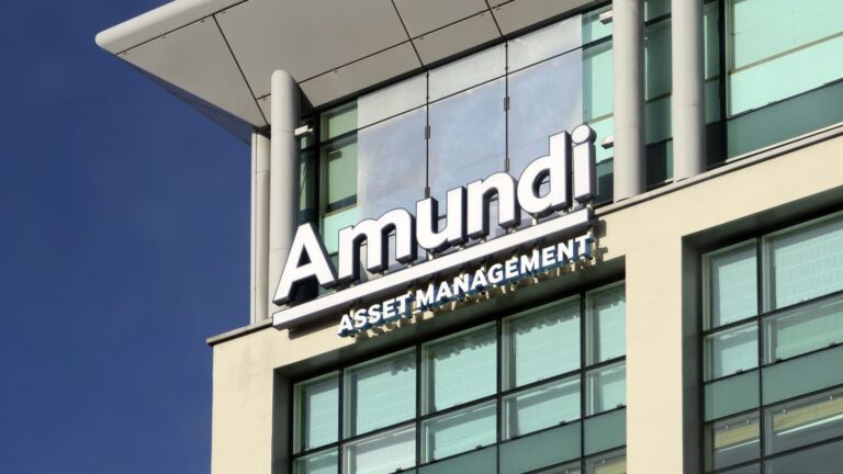 Amundi dépasse les 2000 milliards d'euros sous gestion, analyse de la performance boursière