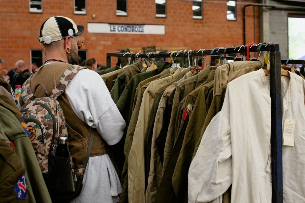 Vue d'ensemble de la bourse Ciney Militaria, la plus grande foire dédiée aux objets militaires