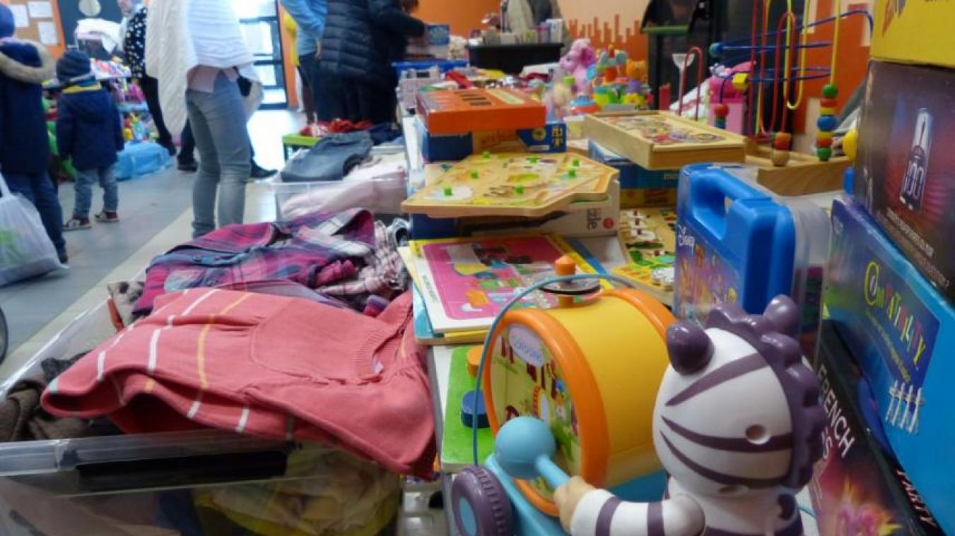 Stand d'une bourse aux jouets dans la Somme
